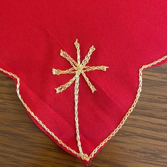 Set of 5 Vtg mid Century red nylon or polyester Christmas or Holiday napkins - Picture 5 of 6